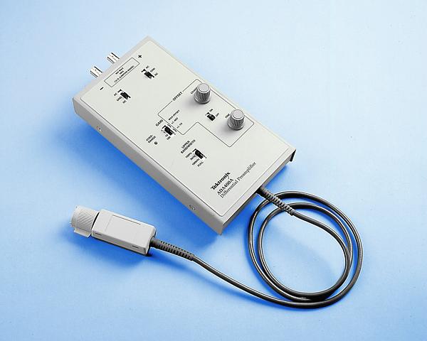 ADA 400 : Pr�amplificateur diff�rentiel : 100mV � 80V, BP : DC-1MHz