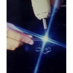 Colle UV Optique : Applications Optique (LED) et Fibre Optique