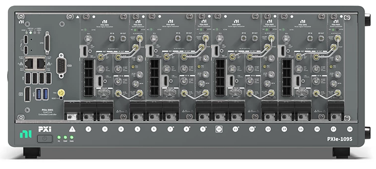 Les ingénieurs peuvent synchroniser jusqu’à quatre PXIe-5842 dans un seul châssis PXI à 18 emplacements.